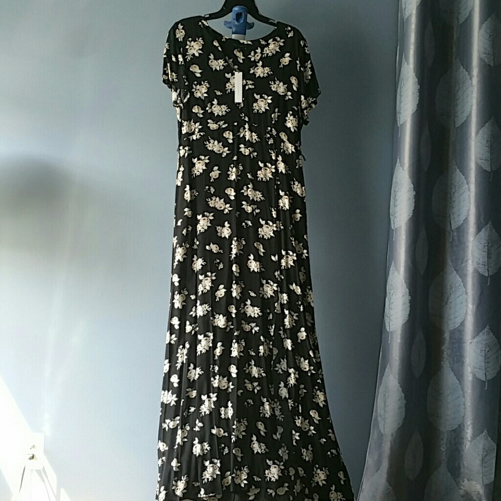 NWT Santuary Short sleeve Maxi (Long) with slit